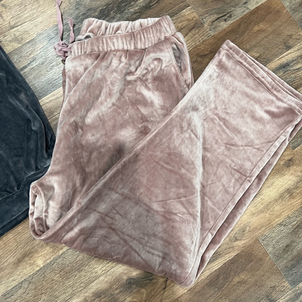 Soft velvet fleece like pyjamas set!💗 - Picture 2 of 6